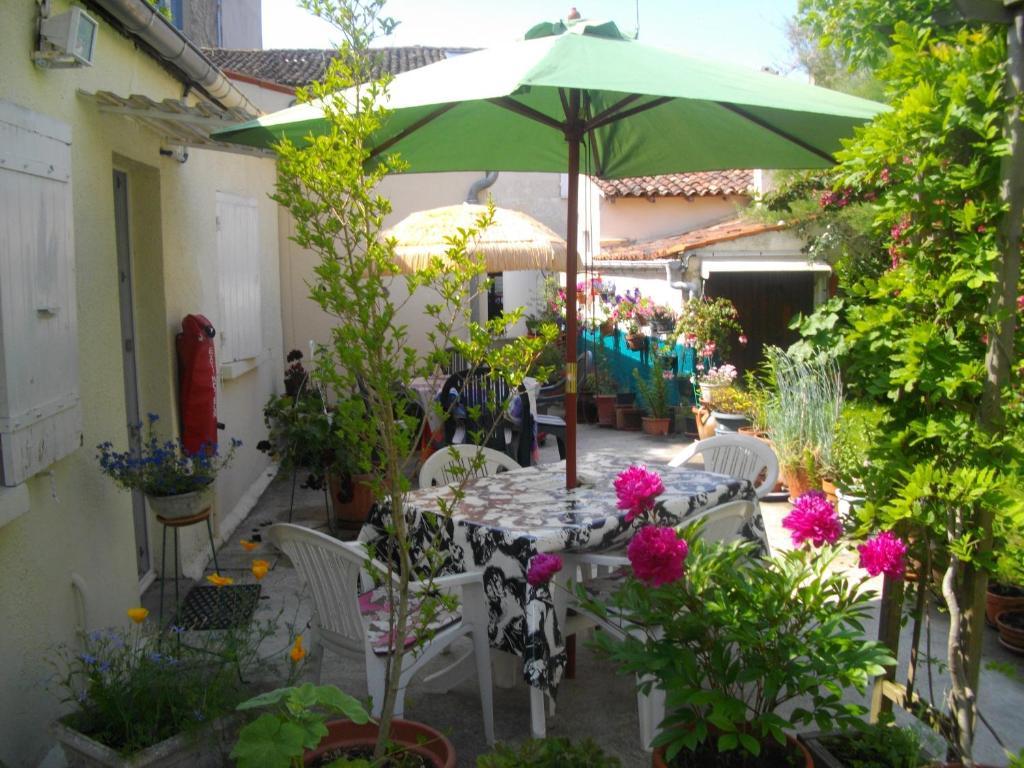 Le Parisien Hotell Saintes Rom bilde
